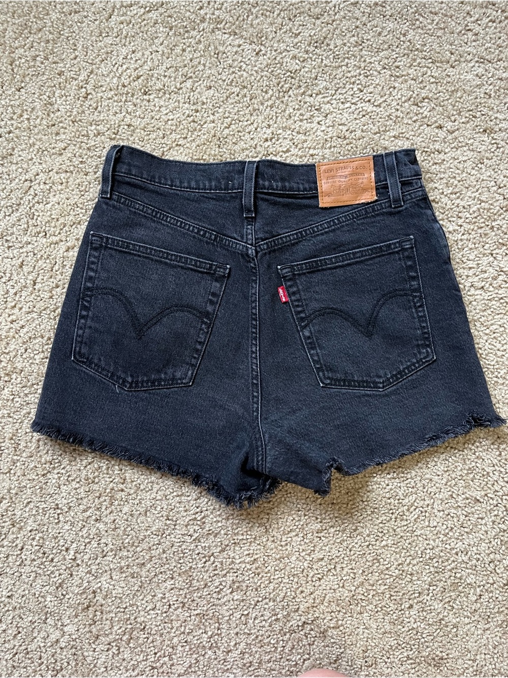 Levi’s Premium Ribcage black denim Jean shorts - Picture 2 of 12